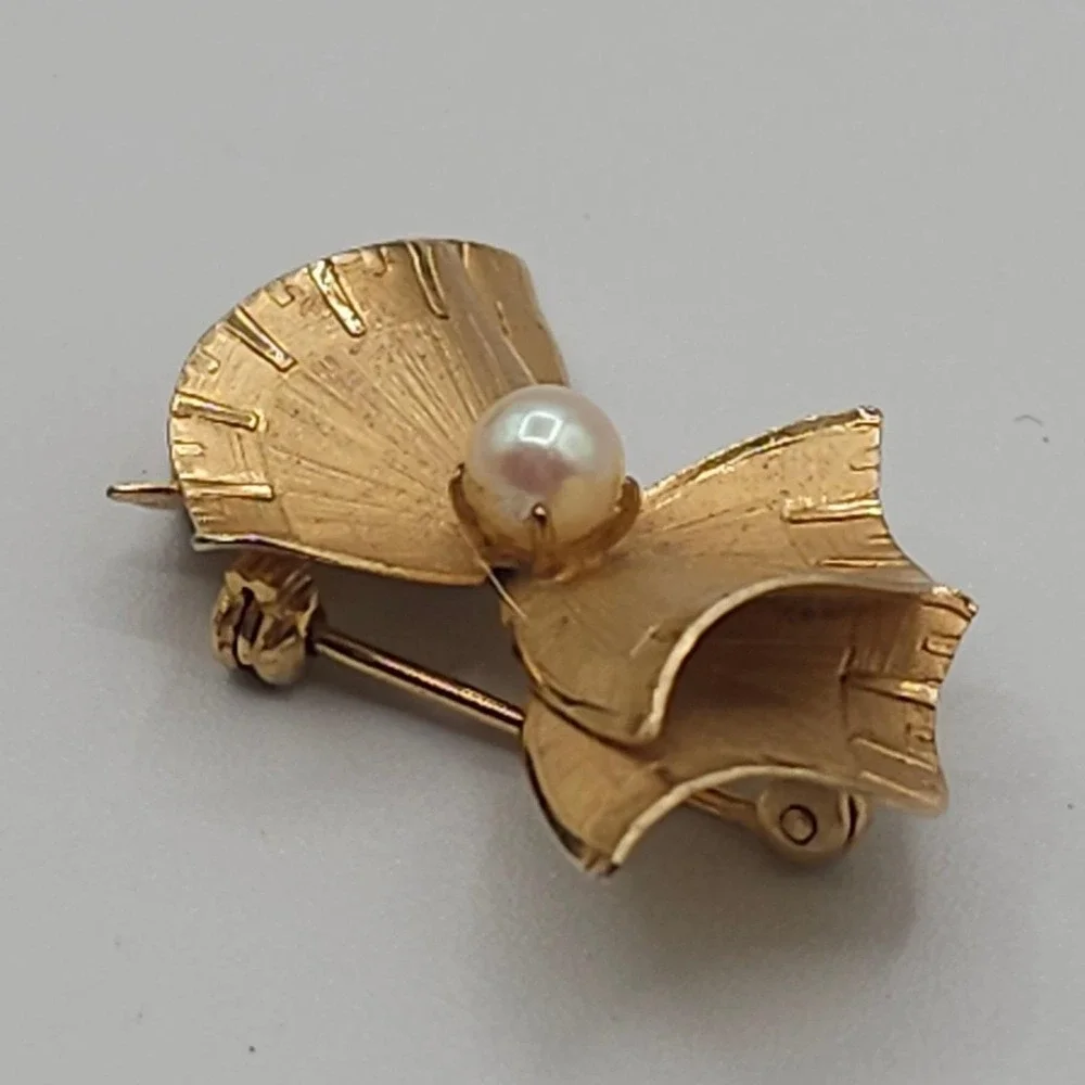 Vintage 12kt Gold Filled Bow Brooch Pearl‎ Textured IPS Pin Dimensional